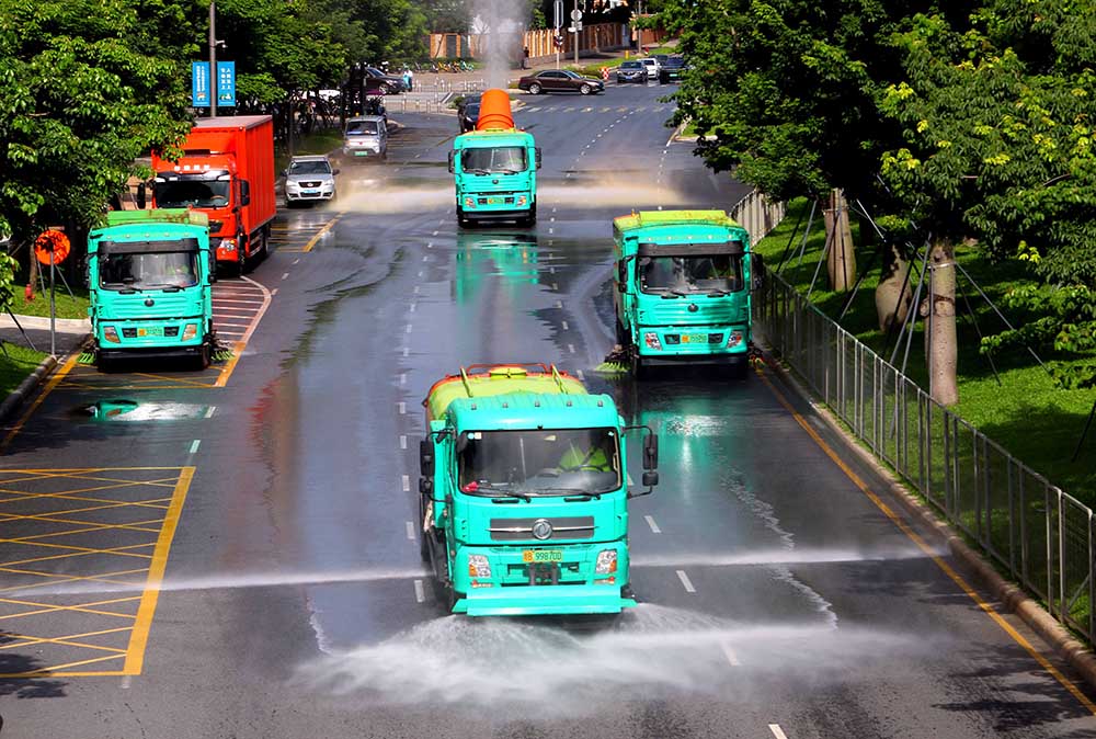 是否有特殊計劃來清掃道路上的積雪和冰？