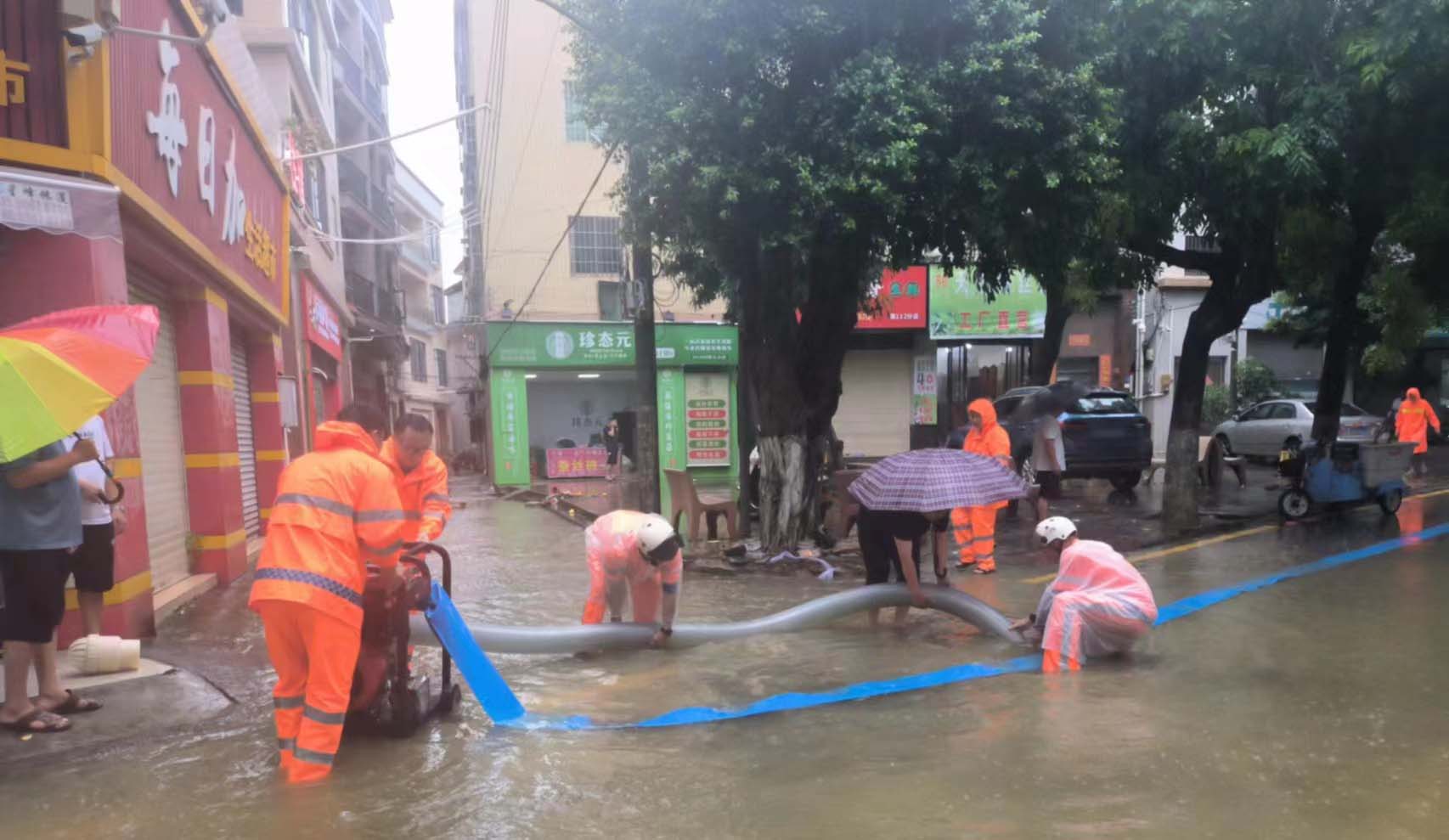 聞“汛”而動 | 風雨無阻，黄瓜视频黄色下载人堅守一線守護城市安全